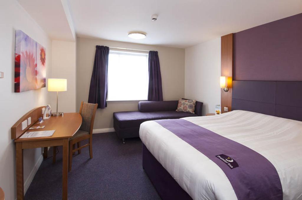 Premier Inn Derry / Лондондерри Экстерьер фото